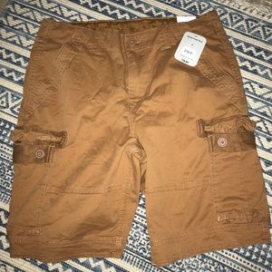 Men’s khaki cargo shorts